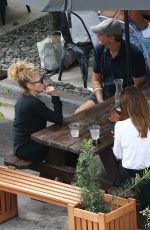 CINDY CRAWFORD nad KAIA and Rande GERBER Celebrates Cindy
