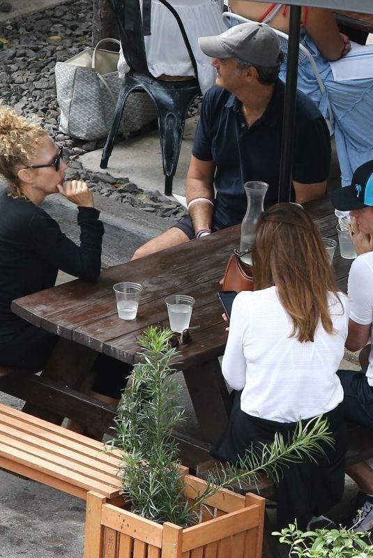 CINDY CRAWFORD nad KAIA and Rande GERBER Celebrates Cindy