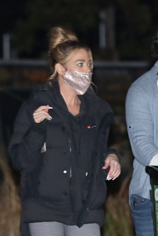 DENISE RICHARDS and Aaron Phypers Shopping at Whole Foods in Malibu 02/04/2021