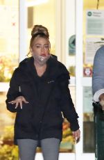 DENISE RICHARDS and Aaron Phypers Shopping at Whole Foods in Malibu 02/04/2021