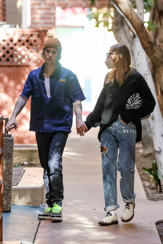 HAILEY and Justin BIEBER Out and About in Beverly Hills 02/01/2021