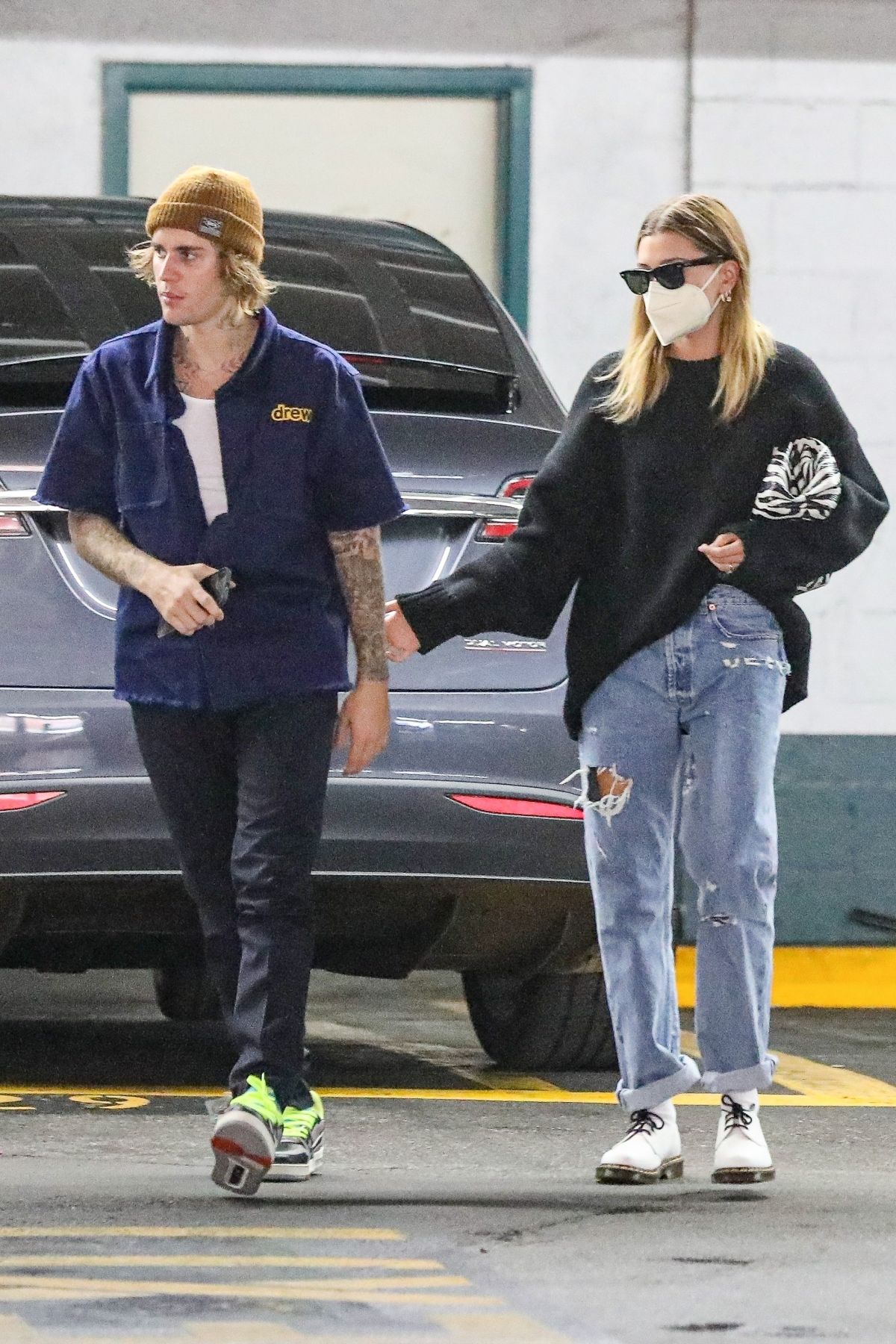 hailey-and-justin-bieber-out-in-beverly-hills-02-01-2021-5.jpg