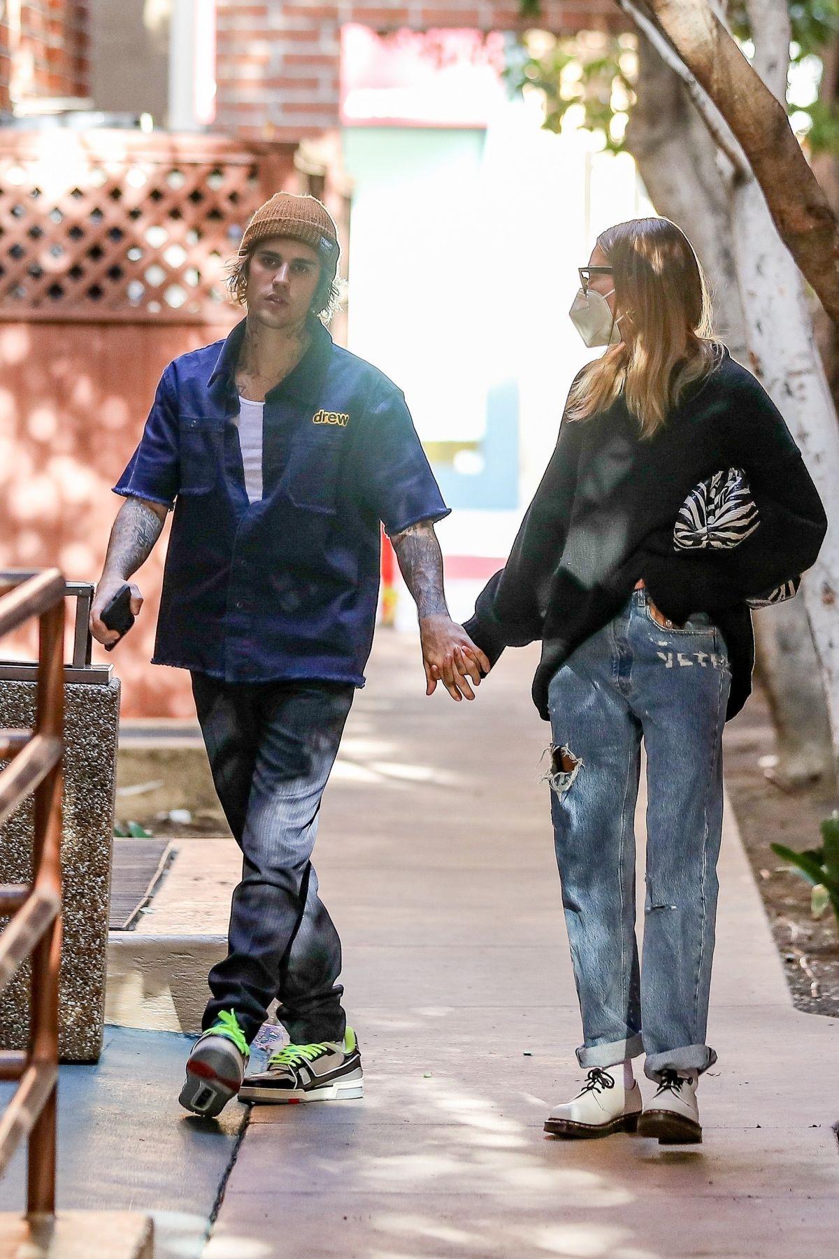 hailey-and-justin-bieber-out-in-beverly-hills-02-01-2021-7.jpg