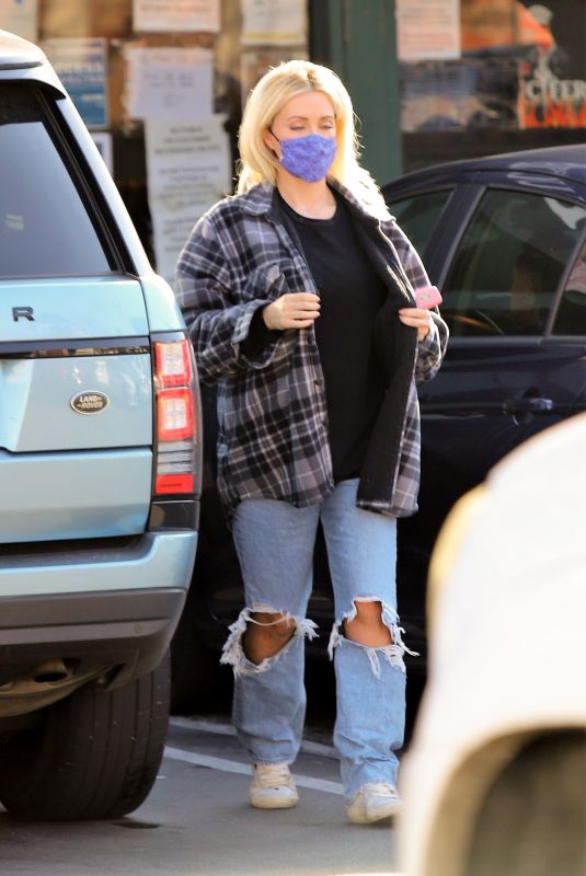 HOLLY MADISON in Ripped Denim at Starbucks in Los Angeles 02/04/2021