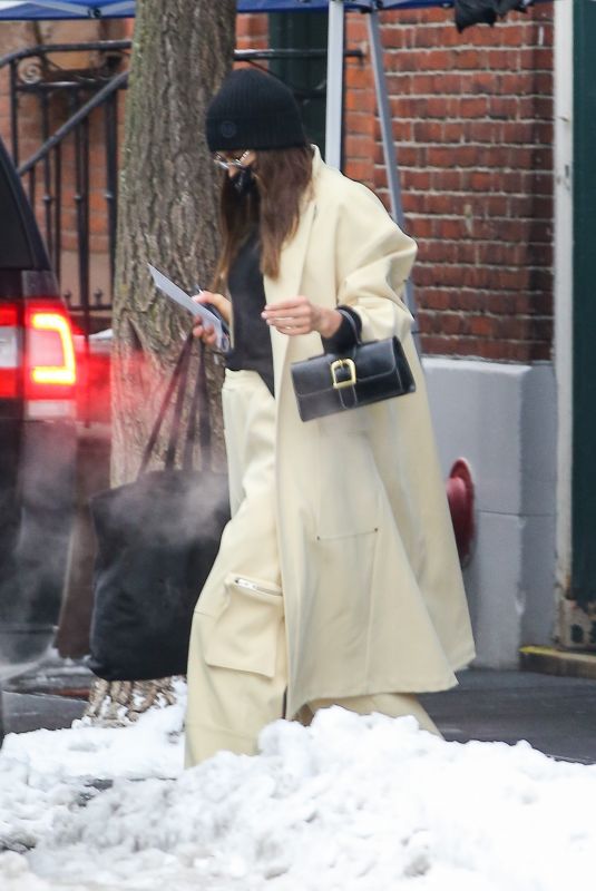 IRINA SHAYK Leaves Her Apartment in New York 02/19/2021