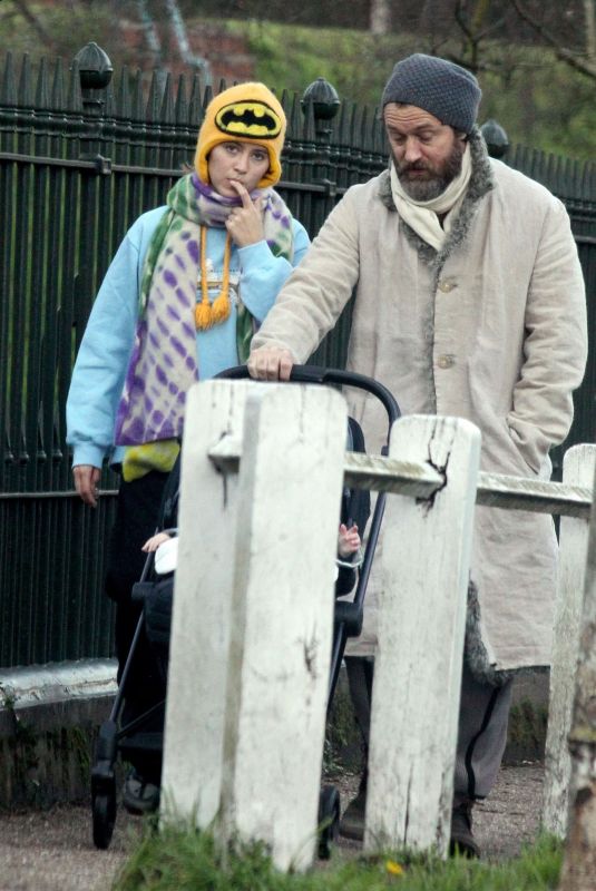 IRIS and Jude LAW Out in London 02/06/2021