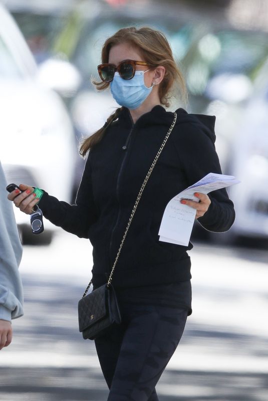 ISLA FISHER Leaves Doctor