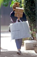 ISLA FISHER Out Shopping in Sydney 02/01/2021