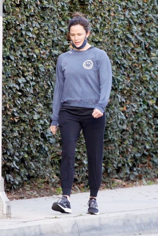 JENNIFER GARNER Out for Morning Walk in Brentwood 02/06/2021