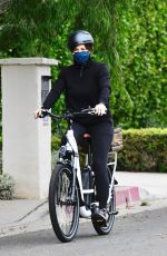 JENNIFER GARNER Out Riding a Bicycle in Brentwood 01/31/2021