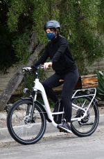 JENNIFER GARNER Out Riding a Bicycle in Brentwood 01/31/2021