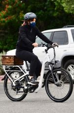 JENNIFER GARNER Out Riding a Bicycle in Brentwood 01/31/2021