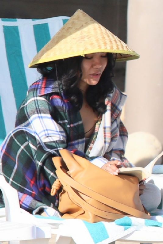 JHENE AIKO Out on Valentine’s Day at a Beach in Santa Barbara 02/14/2021