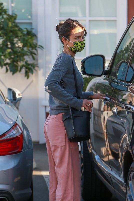 JORDANA BREWSTER at Brentwood Country Mart 02/23/2021