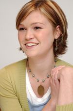 JULIA STILES at Mona Lisa Smile Press Conference 12/06/2003
