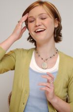 JULIA STILES at Mona Lisa Smile Press Conference 12/06/2003
