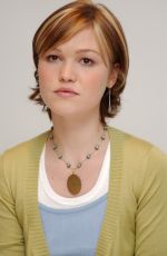 JULIA STILES at Mona Lisa Smile Press Conference 12/06/2003