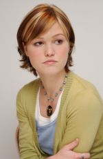 JULIA STILES at Mona Lisa Smile Press Conference 12/06/2003