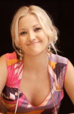 KATE HUDSON at Le Divorce Press Conference 07/26/2003