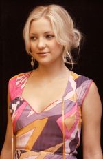 KATE HUDSON at Le Divorce Press Conference 07/26/2003