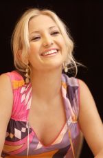 KATE HUDSON at Le Divorce Press Conference 07/26/2003