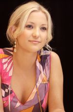 KATE HUDSON at Le Divorce Press Conference 07/26/2003