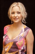 KATE HUDSON at Le Divorce Press Conference 07/26/2003
