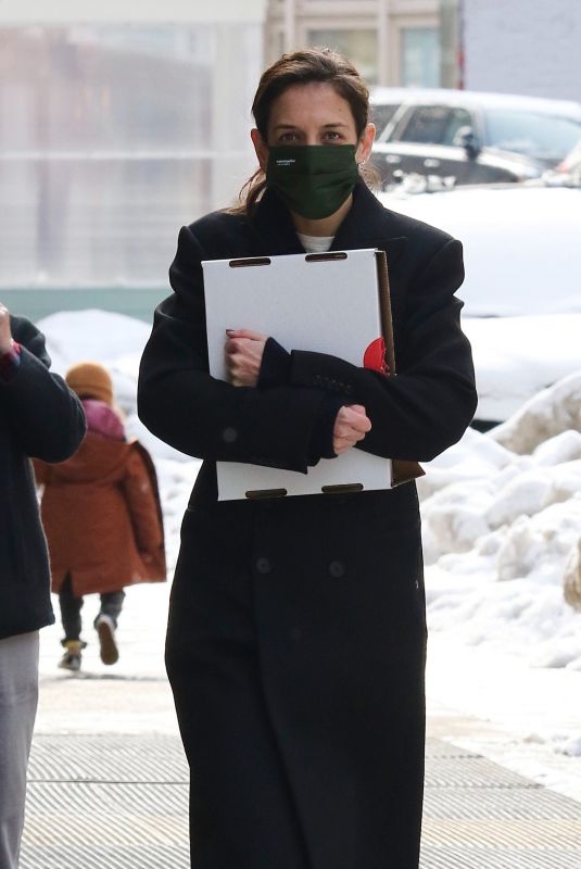 KATIE HOLMES Out for Lunch in New York 02/11/2021