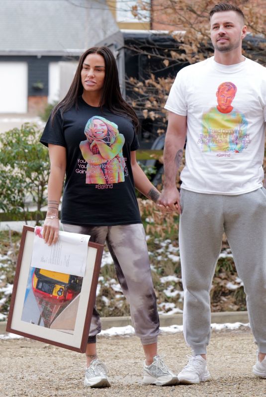 KATIE PRICE and Carl Woods Out in London 02/12/2021