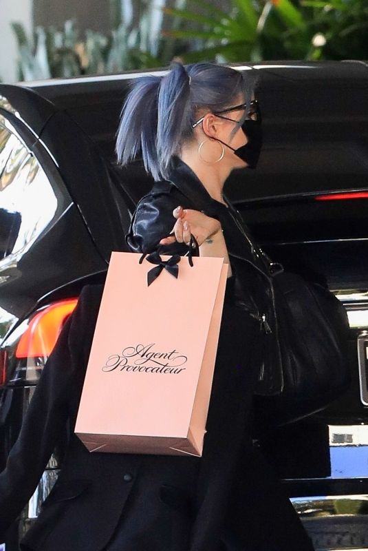 KELLY OSBOURNE Shopping at Agent Provocateur in West Hollywood 02/13/2021