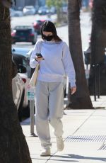 KENDALL JENNER Leaves a Doctor