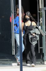 KOURTNEY KARDASHIAN Shoping for Furniture in West Hollywood 02/12/2021