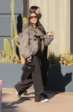 KOURTNEY KARDASHIAN Shoping for Furniture in West Hollywood 02/12/2021