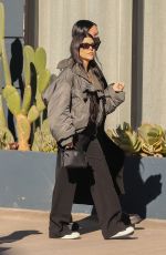 KOURTNEY KARDASHIAN Shoping for Furniture in West Hollywood 02/12/2021
