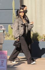 KOURTNEY KARDASHIAN Shoping for Furniture in West Hollywood 02/12/2021