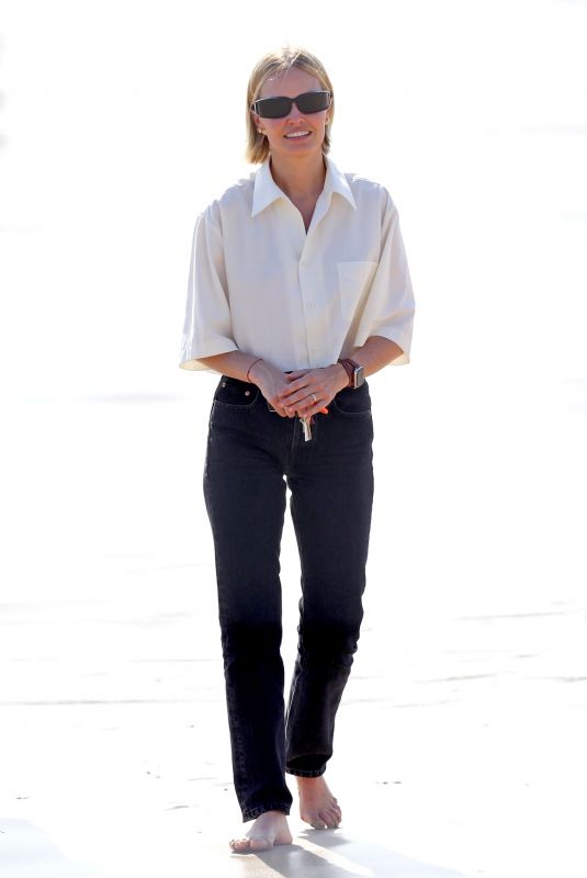 LARA BINGLE Out with Friends at North Bondi Beach 02/01/2021