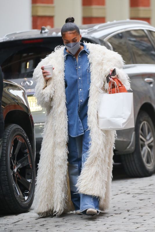 LORU HARVEY Out Shopping in New York 02/15/2021