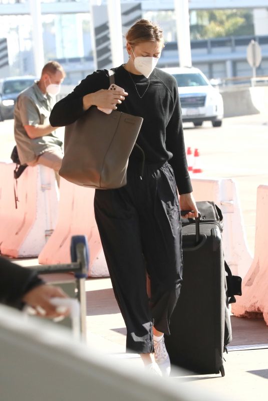 MARIA SHARAPOVA at LAX Airpot in Los Angeles 02/03/2021