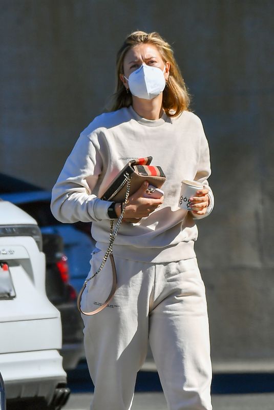 MARIA SHARAPOVA Out Shopping in Santa Barbara 01/31/2021
