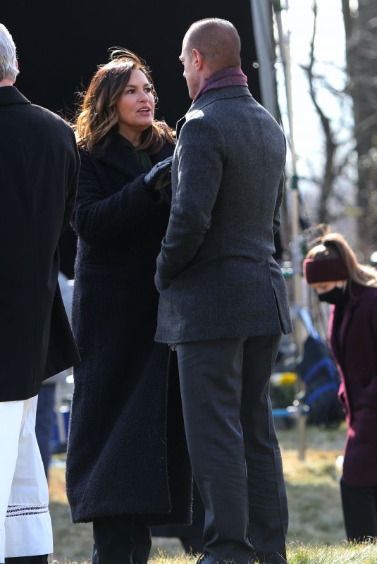 MARISKA HARGITAY and Christopher Meloni on the Set of Law & Order: SVU in New York 02/08/2021