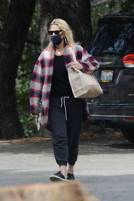 MOLLY SIMS Out at a Park in Los Angeles 01/31/2021
