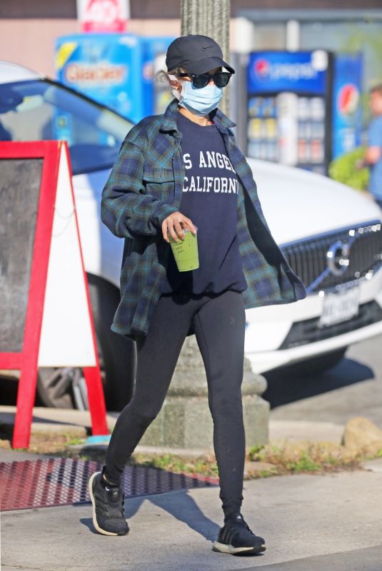NICOLE RICHIE at a Farmers Market in Los Angeles 02/07/2021