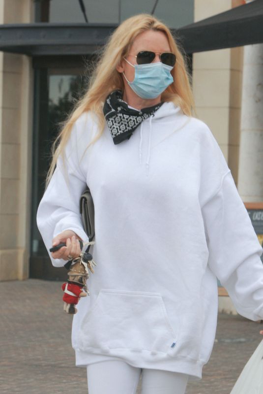 NICOLLETTE SHERIDAN Out for Breakfast at Le Pain Quotidien in Calabasas 02/01/2021