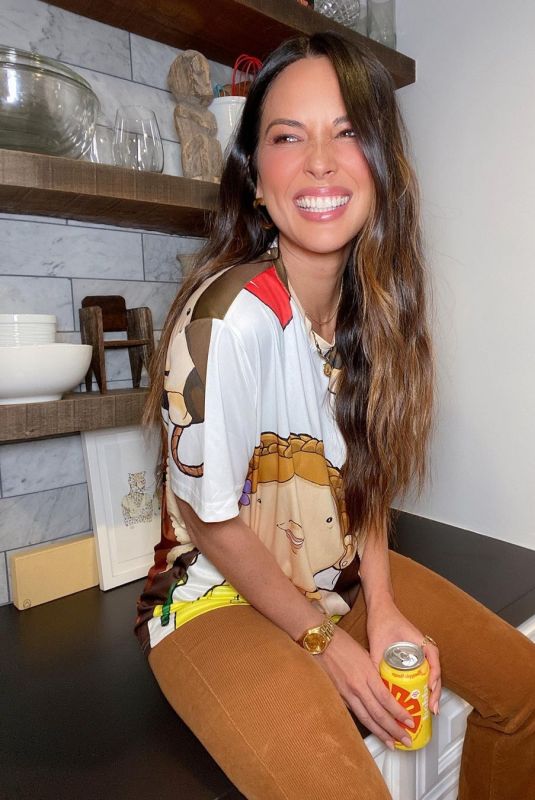 OLIVIA MUNN - Instagram Videos 01/28/2021
