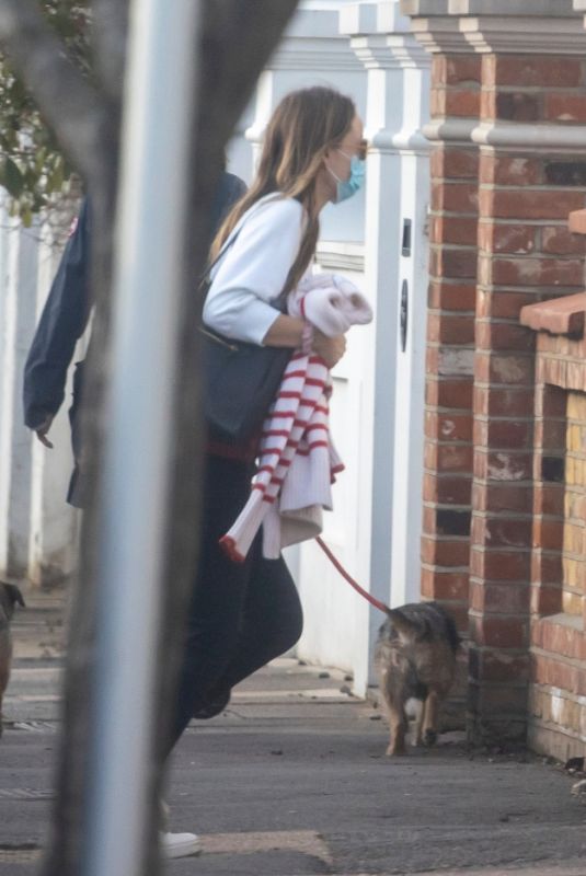 OLIVIA WILDE Arrives at Jason Sudeikis Home in London 02/20/201