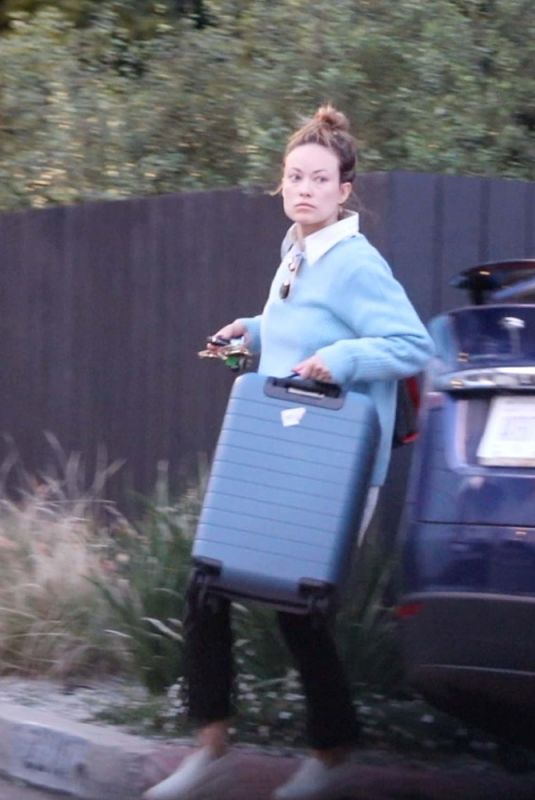 OLIVIA WILDE Moving her Belongings Out of House She Shared with Jason Sudeikis 02/14/2021
