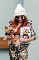 PHOEBE PRICE Picking up Dog Food at Petco in Los Angeles 02/10/2021