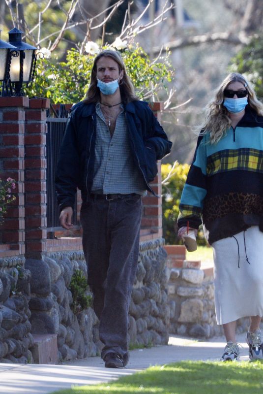 Pregnant ELSA HOSK and Tom Daly Out in Pasadena 02/06/2021