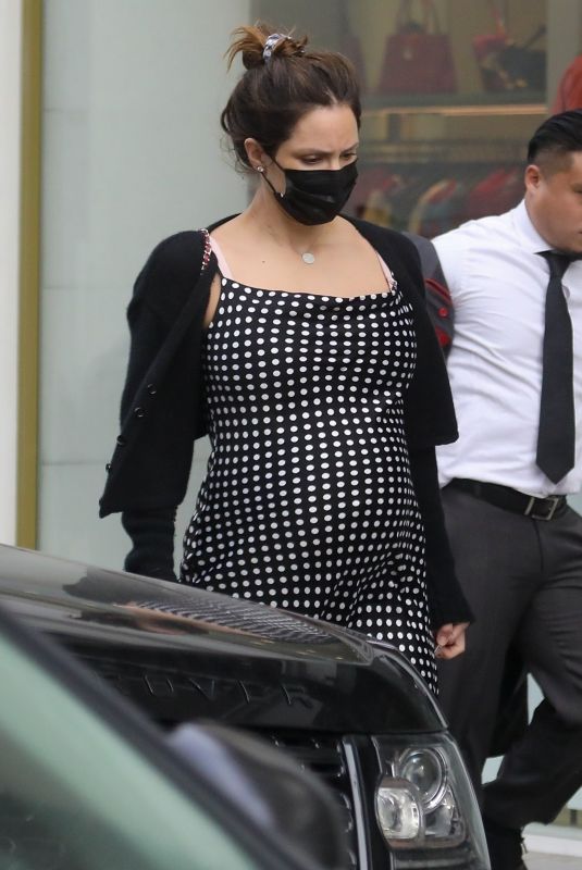 Pregnant KATHARINE MCPHEE at Il Pastaio in Beverly Hills 02/15/2021