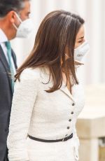 QUEEN LETIZIA OF SPAIN at Helga de Alvear Modern Art Museum in Careers 02/25/2021